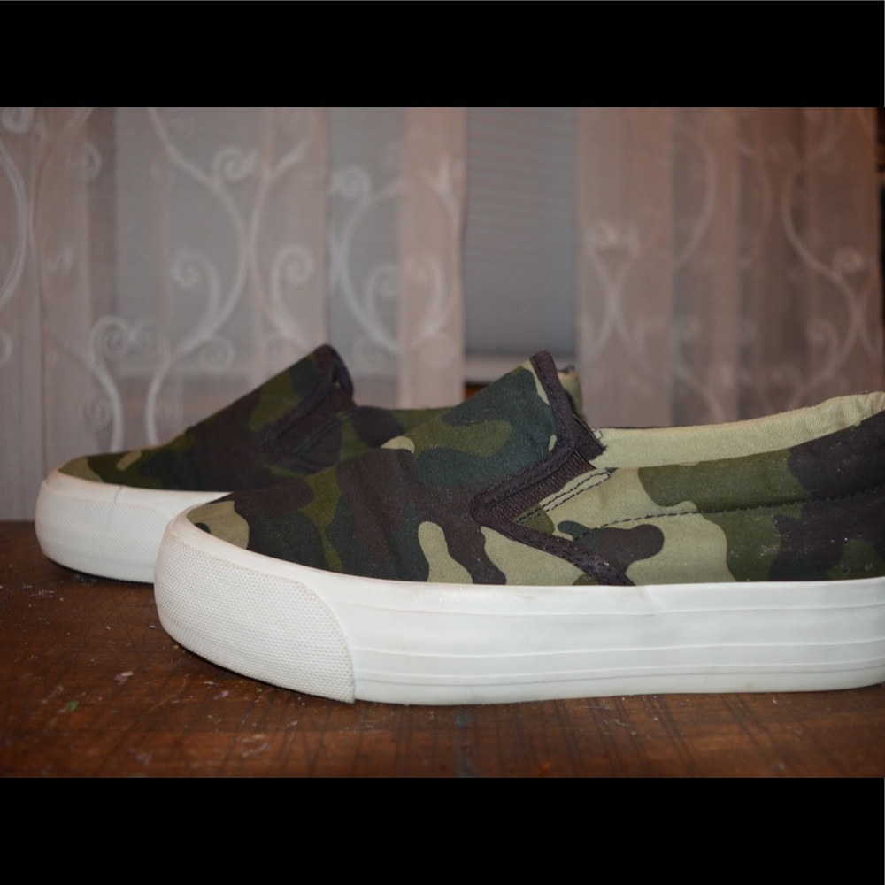 Platform camo slip-ons